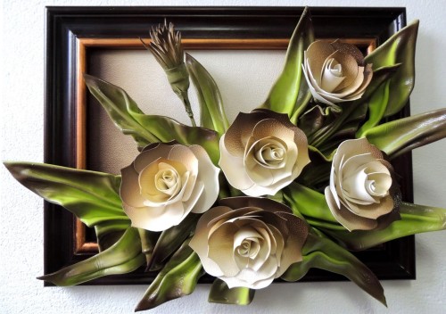 obraz z kwiatami w drewnianej bejcowanej i lakierowanej ramie.JPG