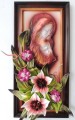 Obraz z Maryją i liliami w wąskiej drewnianej ramie..JPG