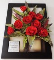 Obraz w czarnej ramie z bukietem czerwonych róż i dedykacją na 75-te urodziny.JPG