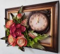 Obraz + zegar ze skóry w drewnianej ramie z kompozycją kwiatową na pamiątkę jubileuszu 50..jpg