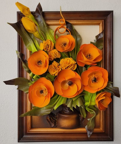 Obraz z kompozycją kwiatową na prezent emerytalny w drewnianej ramie.jpg