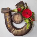 Podkowa na szczęście rękodzielo ze skóry z czerwoną różą.jpg