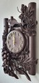 Zegarścienny-bambusowy-z-winogronem-w-czekoladowym-kolorze.jpg