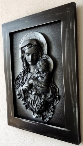 obraz-z-maryją-płaskorzeźba-srebrna-czarna-rama.JPG
