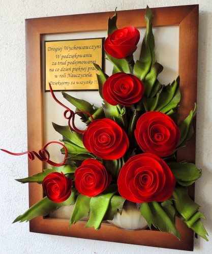 obraz-z-bukietem-czerwonych-róż-w-drewnianej-ramie.JPG