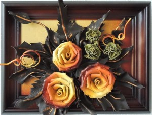 Obraz z ręcznie wykonanymi różami ze skóry - prezent na urodziny, jubileusz, emeryturę