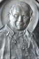 ZBLIŻENIE CZARNO-SREBRNA Piękna płaskorzeźba ze skóry ŚWIĘTEGO PAPIEŻA JANA PAWŁA II, oryginalny prezent na ŚLUB, JUBILEUSZ, opcja dodatkowa DEDYKACJA - GRAWER, NIEPOWTARZALNA PAMIĄTKA