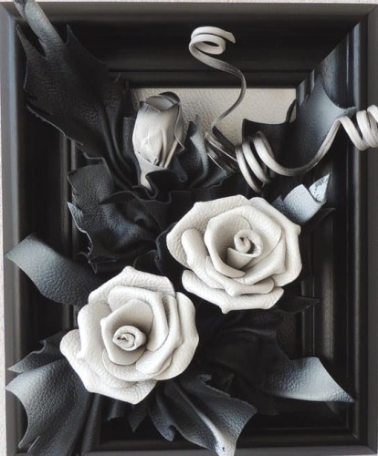 Czarno Biały obrazek ze skóry z różami 
