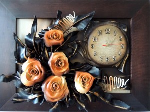 RÓŻE ZE SKÓRY, OBRAZ I ZEGAR 2 W 1. RĘKODZIEŁO. K5Z-5