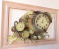 Stylowy zegar ścienny w beżowej ramie, oliwkowe róże.JPG