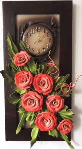 Nowoczesny obraz ze skóry z czerwonymi różami w wąskiej ramie - K4Z-12