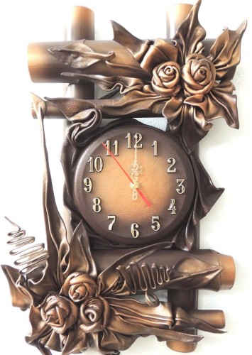 BRĄZOWO ZŁOTY ZEGAR Z RÓŻAMI ZE SKÓRY