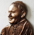 PŁASKORZEŹBA - POPIERSIE, PAPIEŻA JANA PAWŁA II, wykonana ze skóry, PREZENT ŚLUBNY, jubileusz LUB NA INNĄ OKAZJĘ , oryginalna pamiątka z Polski, DEDYKACJA, GRAWER