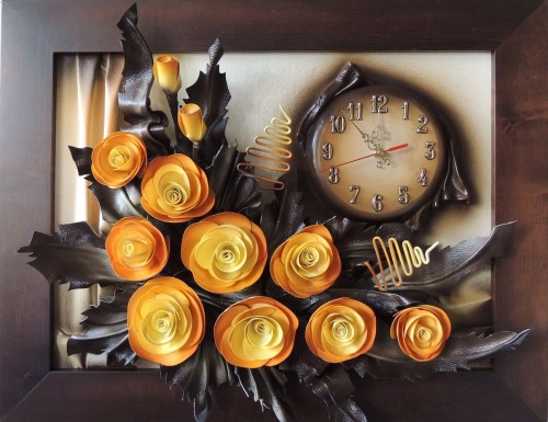 Obraz ze skóry, obraz skórzany z zegarem, rama z litego drewna,bukiet kwiatów ze skóry, rękodzieło prosto z naszej pracowni, na prezent z dedykacją grawerem