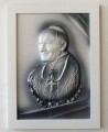 Obraz z świętym janem pawłem II ze skóry w białej rami.JPG