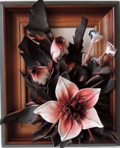 OBRAZ Z LILIJKĄ ze skóry na prezent dla kobiety MAMY babci