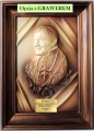 - OBRAZ Z PAPIEŻEM + GRAWER –
OBRAZ ZE SKÓRY JAN PAWEŁ II
Z OZDOBNĄ TABLICZKĄ I  DEDYKACJĄ
Opcja dodatkowo płatna.
Na życzenie możemy zamieścić go na odwrocie lub w innym wskazanym miejscu.
napisz do nas… bok@obrazyzeskory.pl lub zadzwoń 511843643 