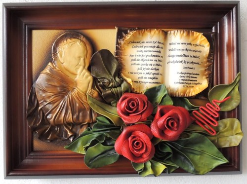 OBRAZ Z PAPIEŻEM I CZERWONYMI RÓŻAMI ZE SKÓRY