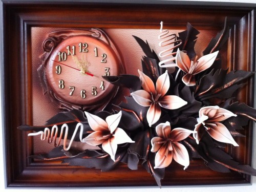 Ciekawy obraz z zegarem skórzanym, rekodzieło