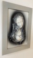 Matka Boża, obraz w szarej ramie, czarno-biała kolorystyka, ręcznie wykonany, skóra, rama z litego drewna olchowego, bejcowana, lakierowana dwukrotnie.